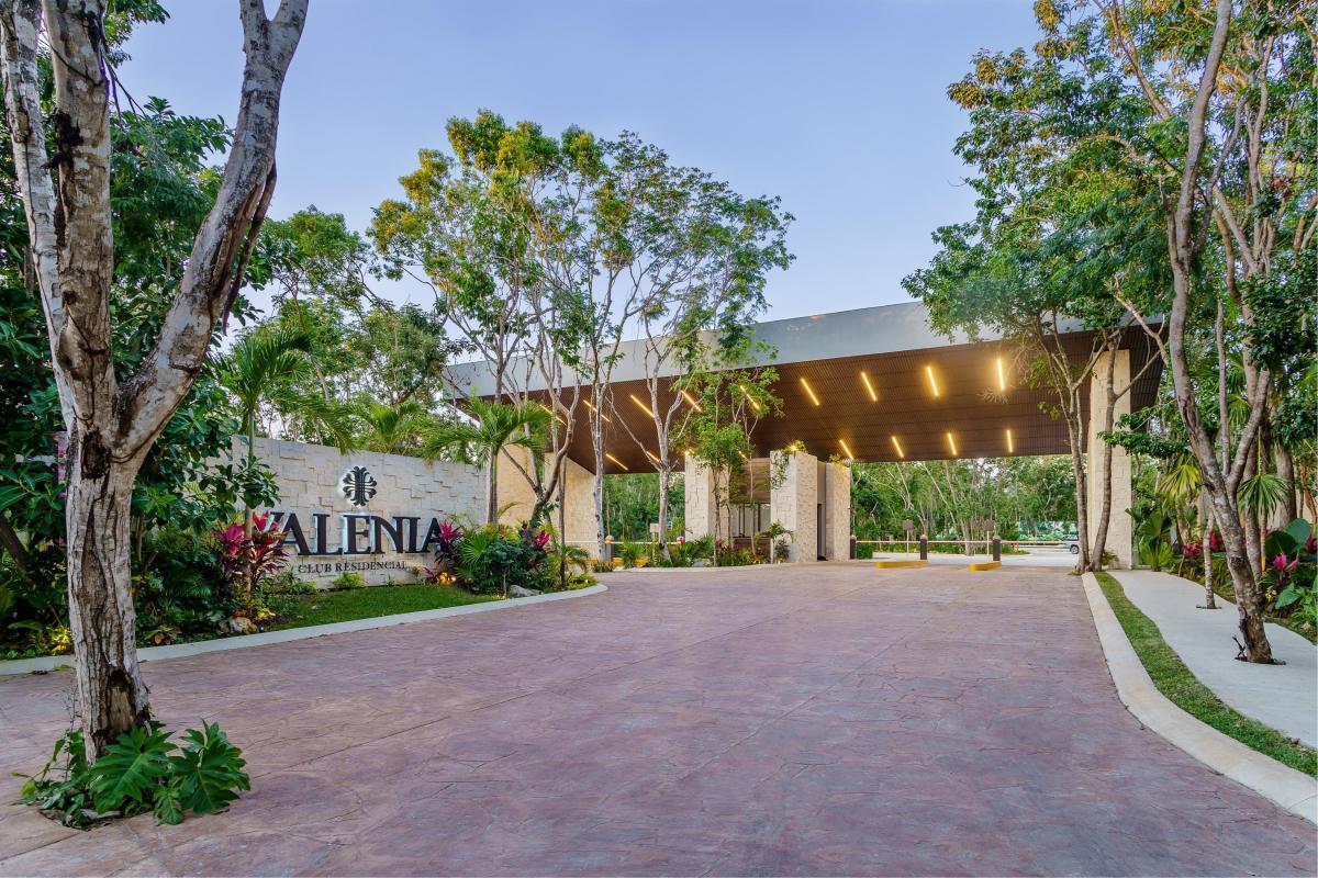Lote residencial de entrega inmediata en Playa del Carmen.