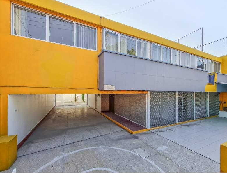 ¡Gran Oportunidad para Desarrollar o Remodelar!