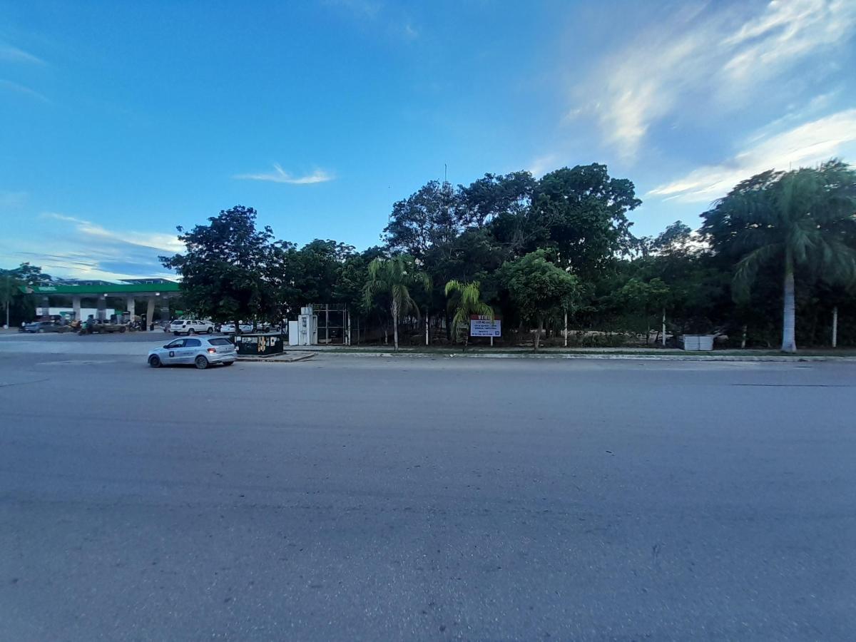 Renta Lote Comercial Av. Universidades 904 m2