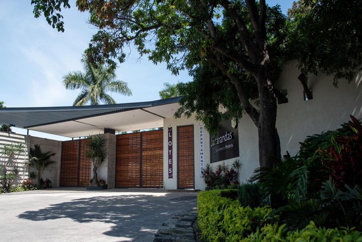 Lote Residencial, dentro de fraccionamiento con amenidades