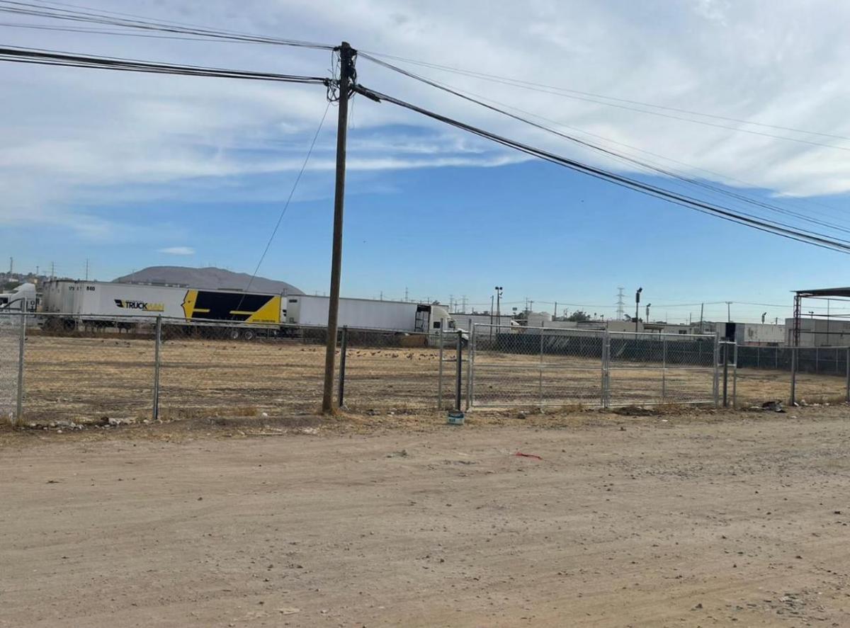 Se renta terreno en granjas 