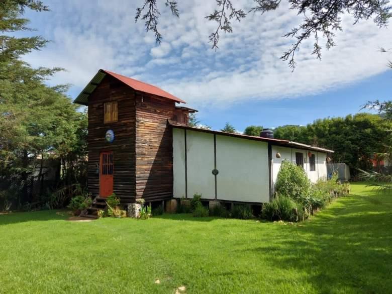 Terreno amplio con hermosa cabaña (cuenta con servicios)