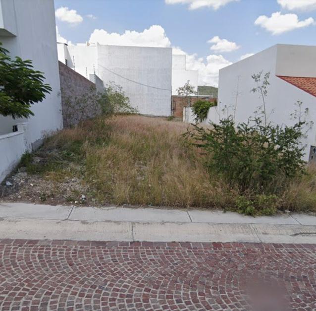 Terreno en Cumbres del Lago, calle principal