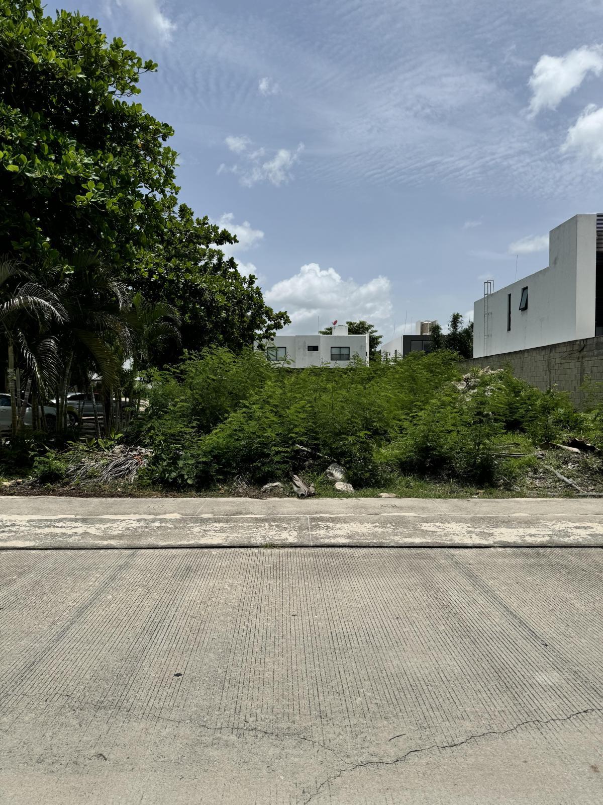 Se vende Terreno en esquina en privada Arborea en Conkal Yuc