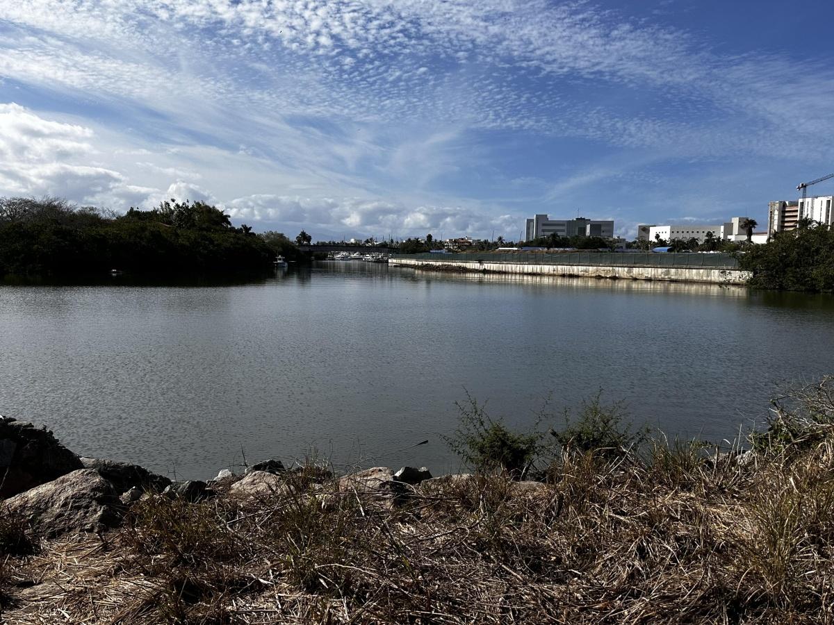 Hermoso terreno en Nuevo Vallarta 3 lados al estero